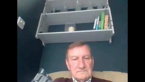 Snapshot of colinbeech chatting on December 3, 2:38 pm colinbeech online show from December 3, 2:38 pm