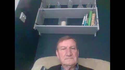 Snapshot of colinbeech chatting on December 9, 12:30 pm colinbeech online show from December 9, 12:30 pm