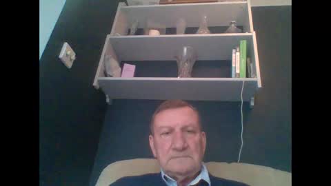 Snapshot of colinbeech chatting on January 6, 11:07 am colinbeech online show from January 6, 11:07 am