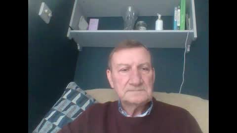 Snapshot of colinbeech chatting on January 14, 11:53 am colinbeech online show from January 14, 11:53 am