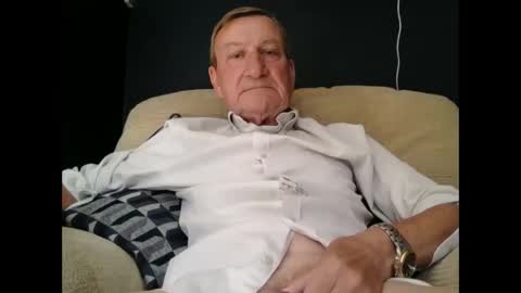 Snapshot of colinbeech chatting on September 25, 8:51 am colinbeech online show from September 25, 8:51 am