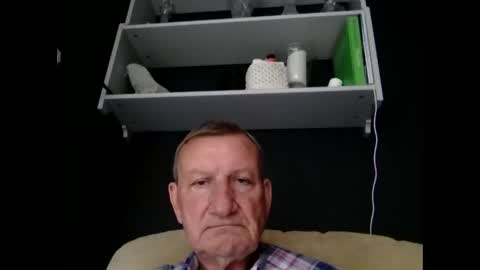 Snapshot of colinbeech chatting on October 7, 12:46 pm colinbeech online show from October 7, 12:46 pm