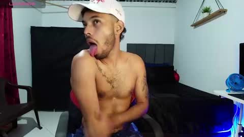 Snapshot of colinlatinbrown chatting on June 10, 1:50 am IG online show from June 10, 1:50 am