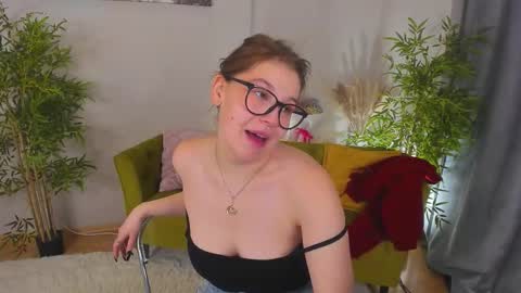 Collen Mon Tue Wed Thu Fri GMT 3 0300am - 0900am  online show from November 24, 5:12 pm