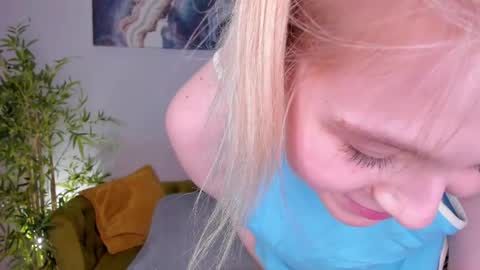 Snapshot of colleen_blake chatting on June 4, 5:30 pm Collen Mon Tue Wed Thu Fri GMT 3 0300am - 0900am online show from June 4, 5:30 pm