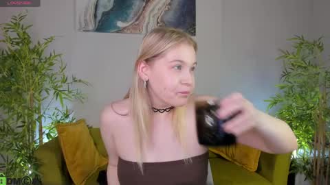 Snapshot of colleen_blake chatting on June 7, 4:55 pm Collen Mon Tue Wed Thu Fri GMT 3 0300am - 0900am online show from June 7, 4:55 pm