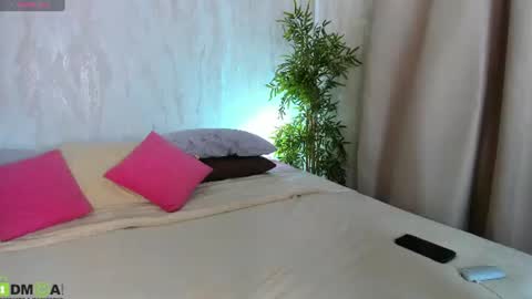 Collen Mon Tue Wed Thu Fri GMT 3 0300am - 0900am  online show from August 6, 5:26 pm