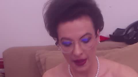Snapshot of college_dream_bbw chatting on May 7, 1:55 am Maddison online show from May 7, 1:55 am