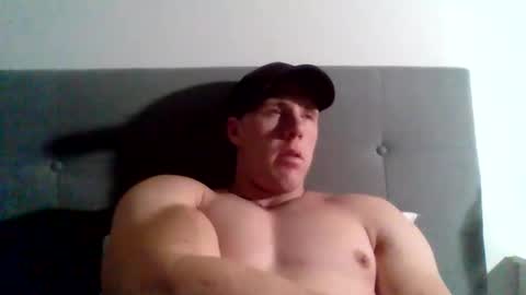 Snapshot of college_muscle chatting on January 2, 11:52 am foreverxshredded online show from January 2, 11:52 am