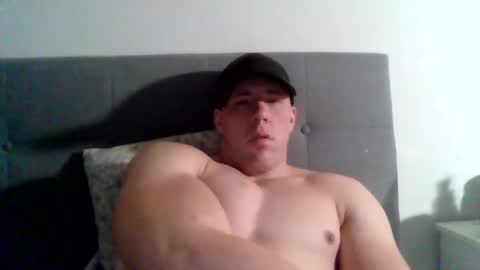 Snapshot of college_muscle chatting on February 1, 4:00 pm foreverxshredded online show from February 1, 4:00 pm