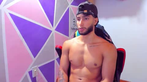 Snapshot of collins_emmett chatting on February 20, 10:54 pm EMMETT COLLINS online show from February 20, 10:54 pm