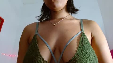 Snapshot of colombianmiilf_ chatting on January 8, 9:12 pm Nahomi online show from January 8, 9:12 pm