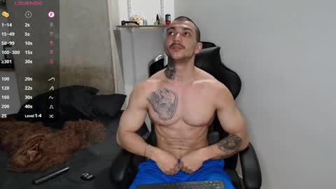 Snapshot of colombianmuscle8 chatting on January 24, 3:11 am colombianmuscle8 online show from January 24, 3:11 am