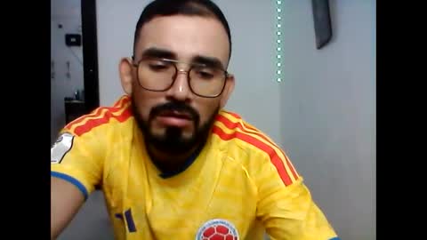 Snapshot of colombianocabron chatting on June 8, 1:39 am colombianocabron online show from June 8, 1:39 am
