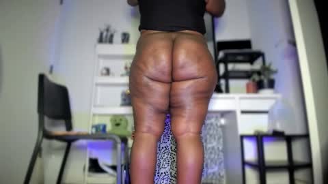 Snapshot of colorfullydark chatting on September 9, 1:38 am Noni online show from September 9, 1:38 am