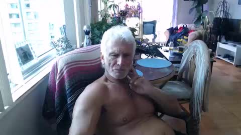 Snapshot of colourmybrush chatting on October 20, 4:51 pm colourmybrush online show from October 20, 4:51 pm