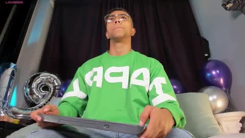 colstorw_ online show from November 15, 10:23 am