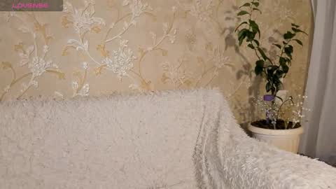 Mia online show from October 15, 8:09 pm