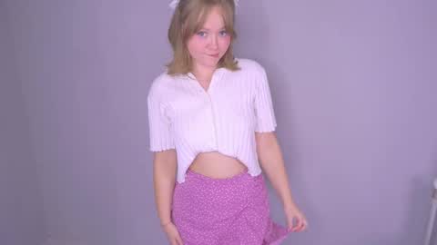 Snapshot of comecloserr chatting on November 5, 1:44 pm Sophi online show from November 5, 1:44 pm