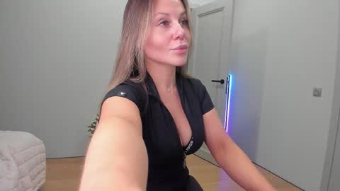 Snapshot of cometoseeme_ chatting on December 20, 3:08 pm Alice online show from December 20, 3:08 pm