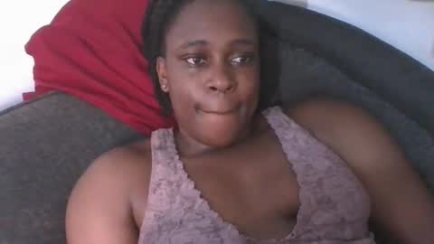 Snapshot of comicalcara chatting on February 20, 2:13 pm Cara online show from February 20, 2:13 pm