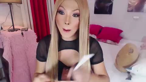 QUEEN SABRINA online show from February 5, 5:01 am