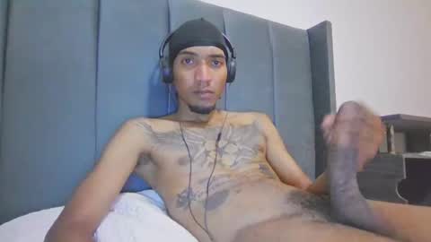 Snapshot of comoseria1927realg4life chatting on April 29, 5:00 am comoseria1927realg4life online show from April 29, 5:00 am
