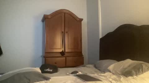 Snapshot of concentralized chatting on February 10, 12:08 am Matt online show from February 10, 12:08 am