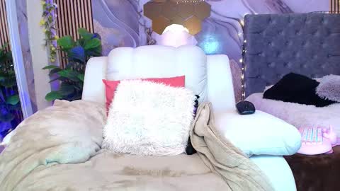 Ariane... online show from December 22, 9:45 pm