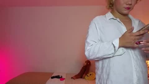 Snapshot of connie_varela chatting on May 19, 12:38 am new account online show from May 19, 12:38 am