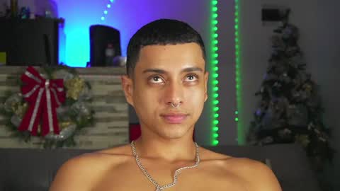 Snapshot of connorxstone_ chatting on December 4, 1:25 am Seraf rincon independent model online show from December 4, 1:25 am