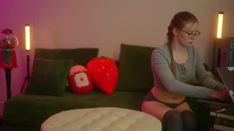 Snapshot of consensualcollabs chatting on September 18, 1:18 am MR. MAESTRK Friends online show from September 18, 1:18 am