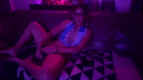 Snapshot of consuelo_valentino chatting on July 11, 4:59 am Jack and Zu online show from July 11, 4:59 am
