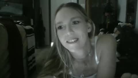Snapshot of cookie_j22 chatting on December 3, 8:06 pm Jaiscookie cum play with me online show from December 3, 8:06 pm
