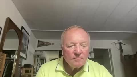 Snapshot of cookoosnest chatting on October 11, 1:49 am cookoosnest online show from October 11, 1:49 am