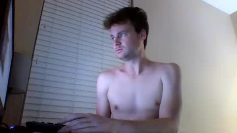 Snapshot of cooldude122222 chatting on January 31, 1:43 am cooldude122222 online show from January 31, 1:43 am