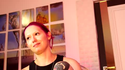 Snapshot of coolteacher chatting on June 16, 11:02 am Ginger The Cringer online show from June 16, 11:02 am