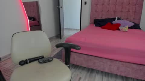Snapshot of cora22_ chatting on June 11, 2:48 pm CORA online show from June 11, 2:48 pm