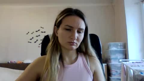 cora_fora online show from November 6, 12:06 pm