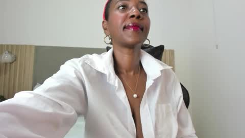 C O R A  L online show from November 15, 7:54 pm