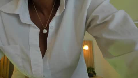 C O R A  L online show from November 25, 3:50 am