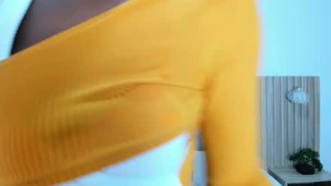 C O R A  L online show from December 4, 2:21 am