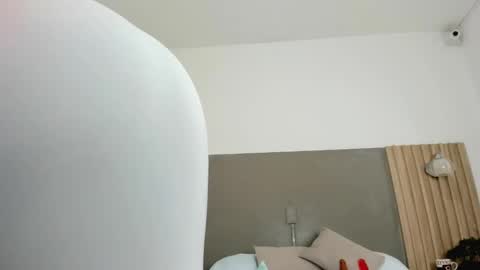 C O R A  L online show from December 5, 2:09 am