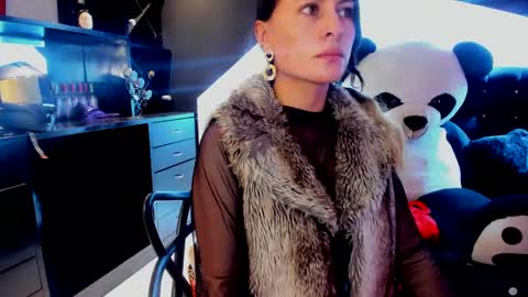 Coral  online show from February 1, 12:05 pm