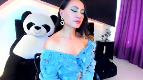 Coral  online show from February 12, 6:51 pm