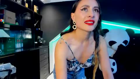 Coral  online show from March 7, 7:05 pm