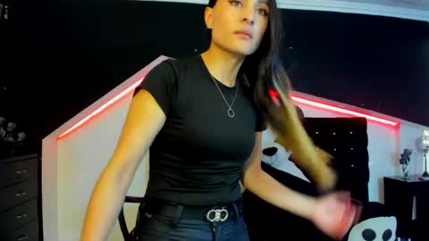 Coral  online show from March 8, 1:03 pm