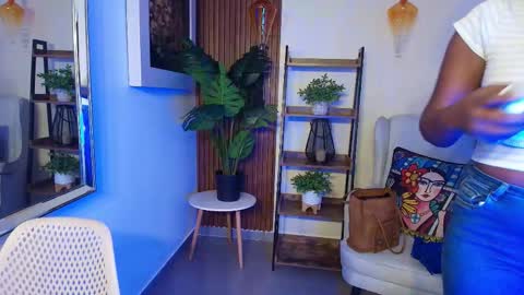 Snapshot of coral_lise chatting on September 17, 11:12 am Coral online show from September 17, 11:12 am