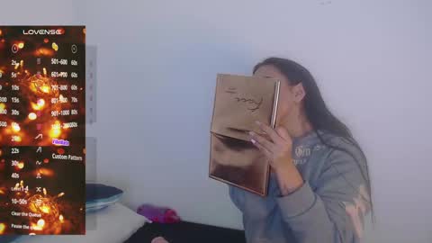 Snapshot of coraline2911 chatting on January 4, 11:00 am coraline2911 online show from January 4, 11:00 am