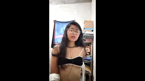 Snapshot of coralinebane chatting on March 6, 12:40 am coralinebane online show from March 6, 12:40 am